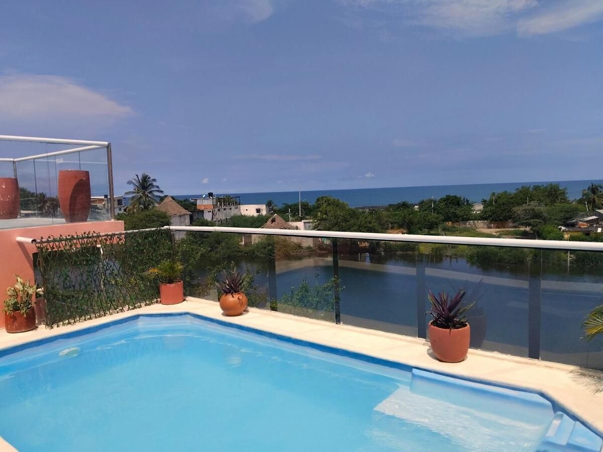 Large House In With Ocean Views Сasa de vacaciones
