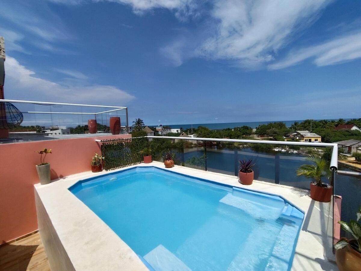 Large House In With Ocean Views *