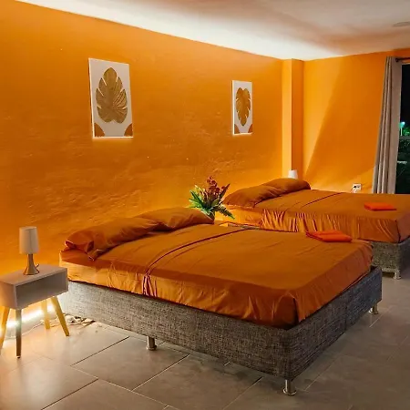 Сasa de vacaciones Large House In With Ocean Views