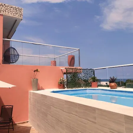 Large House In With Ocean Views