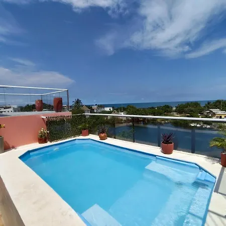 Large House In With Ocean Views *